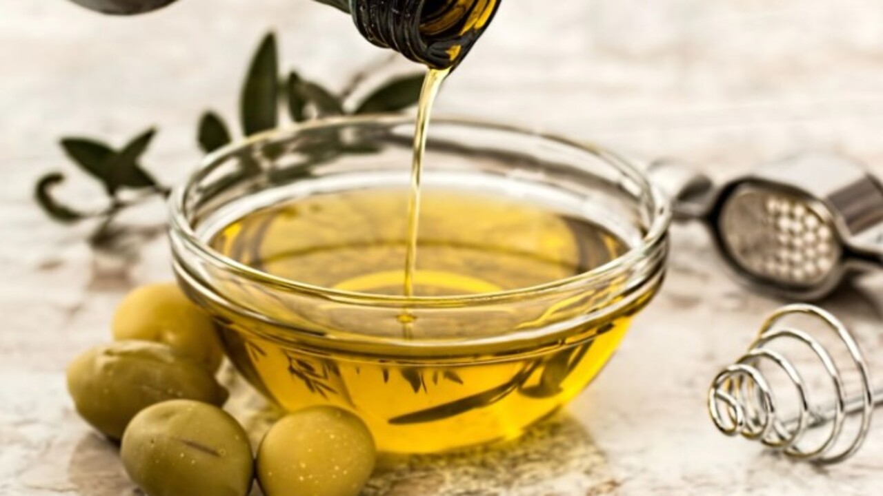 Foto - Matlaştı diye sakın çöpe atmayın! Çatal ve bıçakları ayna gibi parlatan doğal yöntem açıklandı