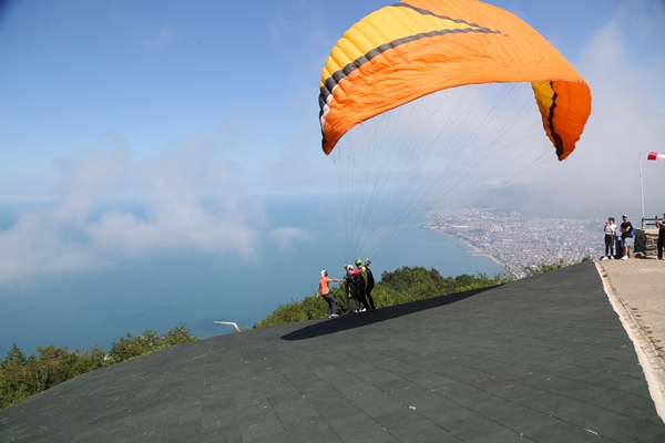 Foto - Mavi ile yeşilin buluştuğu kent yamaç paraşütçülerini ağırlıyor