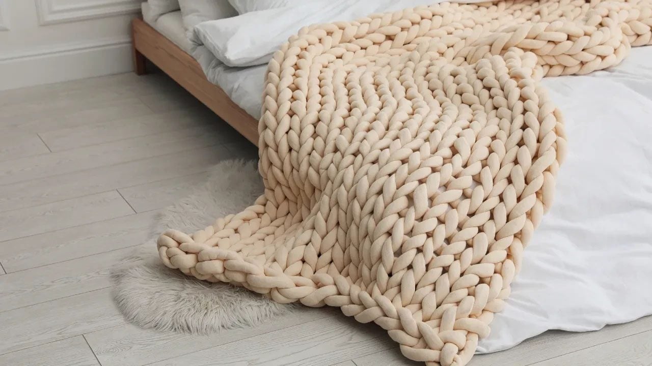 Foto - Sarı, mavi gibi renklerle geri döndü! Örgü ile yapılan o battaniye modelleri artık yeniden trend oldu 