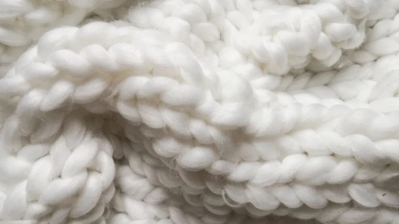 Foto - Sarı, mavi gibi renklerle geri döndü! Örgü ile yapılan o battaniye modelleri artık yeniden trend oldu 