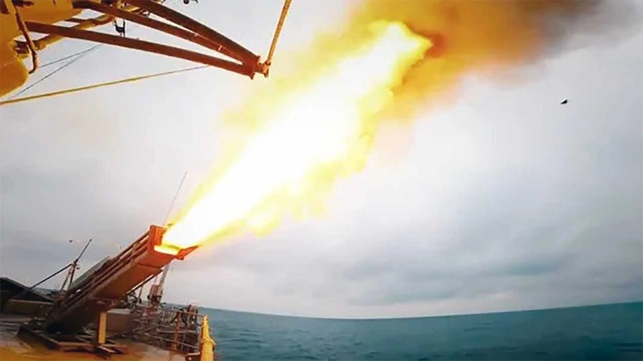 Foto - Mavi Vatan ile Göksur'da bir ilk! Yerli füze hedefi tam isabet vurdu