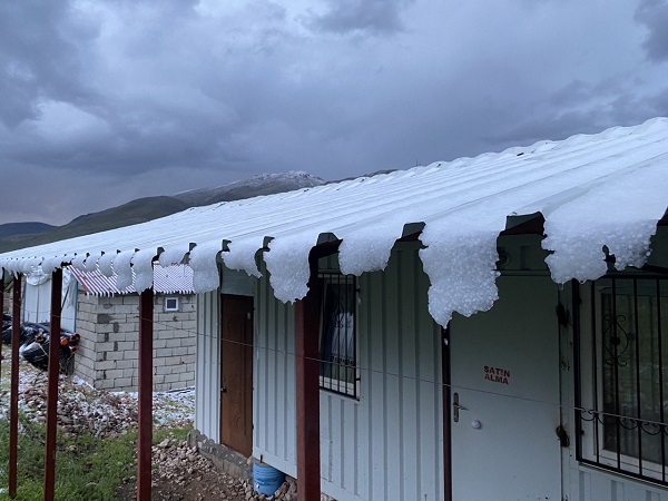 Foto - Mayıs ayına bir kala her yer bembeyaz