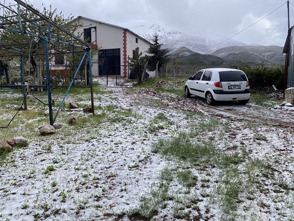 Foto - Mayıs ayına bir kala her yer bembeyaz