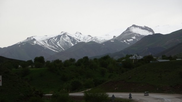 Mayıs ayında kar yağdı! Dağlar beyaza büründü