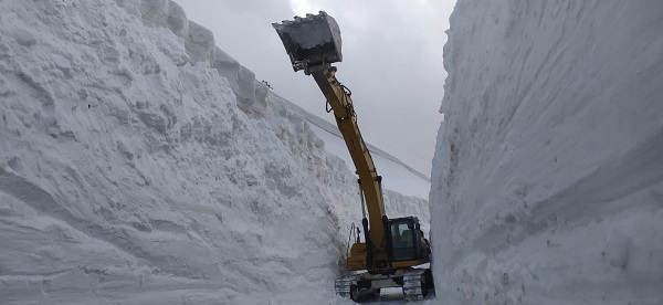 Mayıs ayında karla mücadele çalışmaları sürüyor