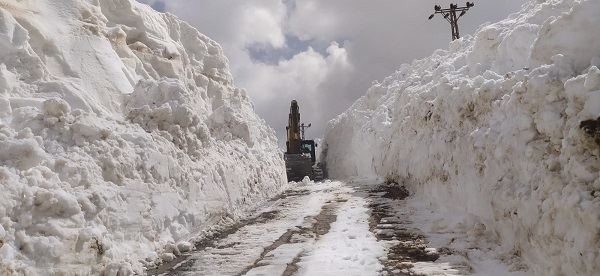 Foto - Mayıs ayında karla mücadele çalışmaları sürüyor