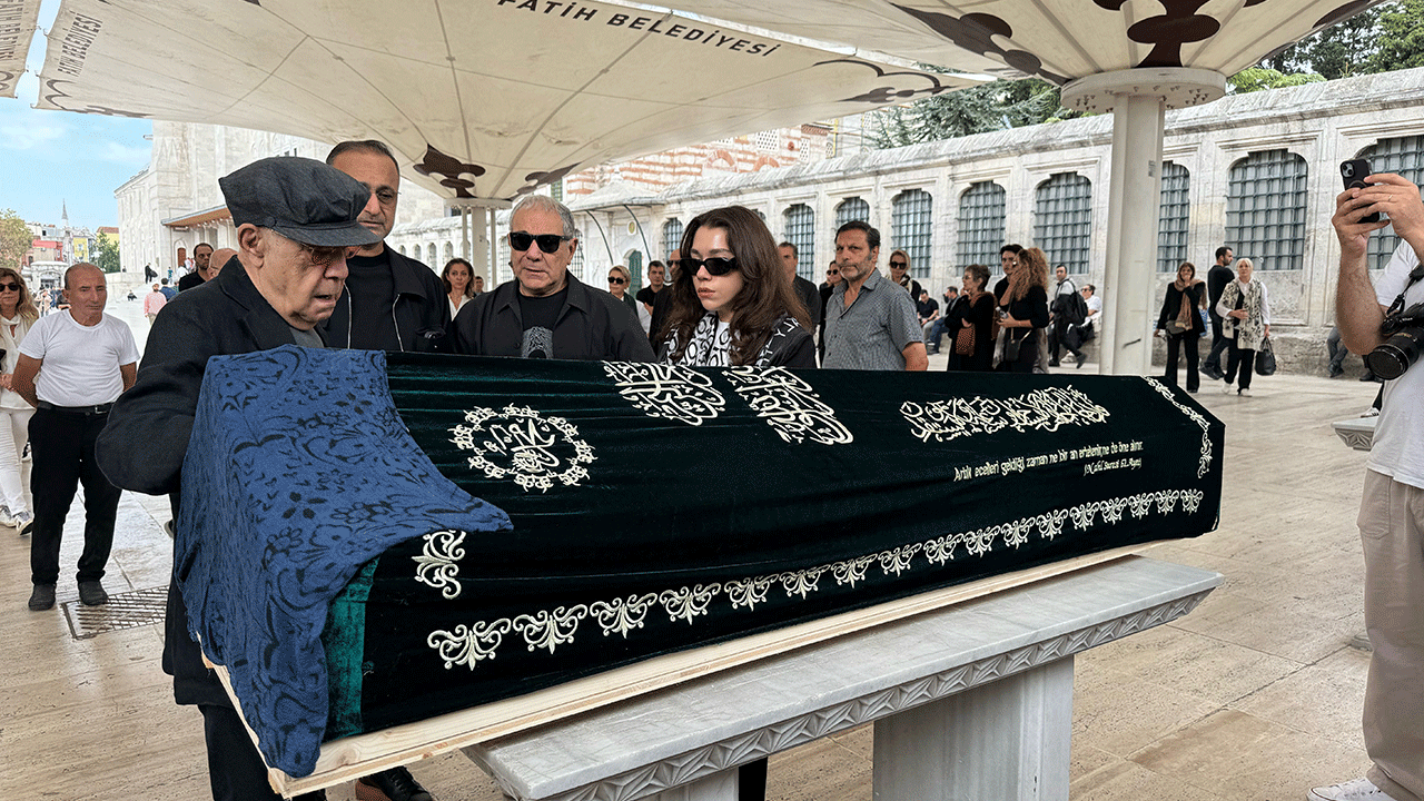 Foto - Mazhar Alanson'un kızı Eda Alanson son yolculuğuna uğurlandı