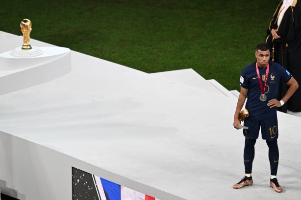 Foto - Mbappe yıkıldı! Macron teselli etti