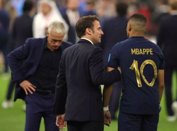 Foto - Mbappe yıkıldı! Macron teselli etti