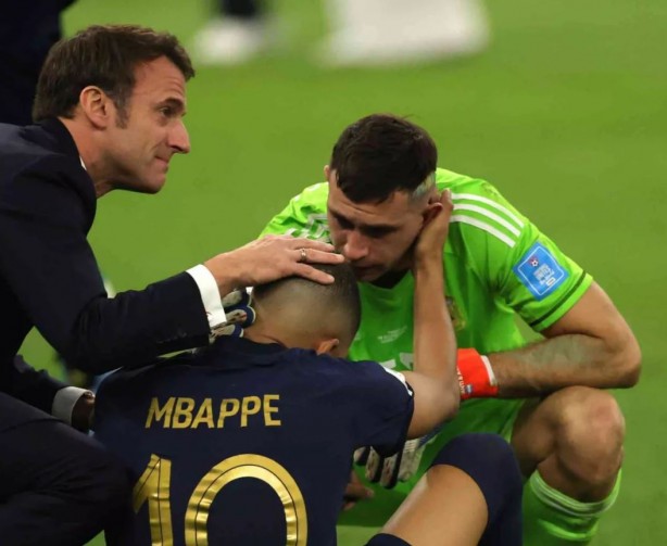 Foto - Mbappe yıkıldı! Macron teselli etti