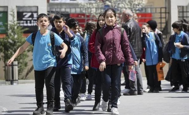 Foto - MEB'den ara tatil kararı! Tatil süresi kısalıyor, okul süresi artıyor