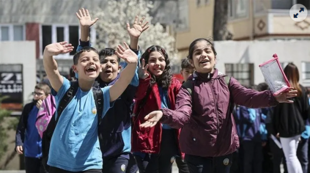 Foto - MEB'den ara tatil kararı! Tatil süresi kısalıyor, okul süresi artıyor