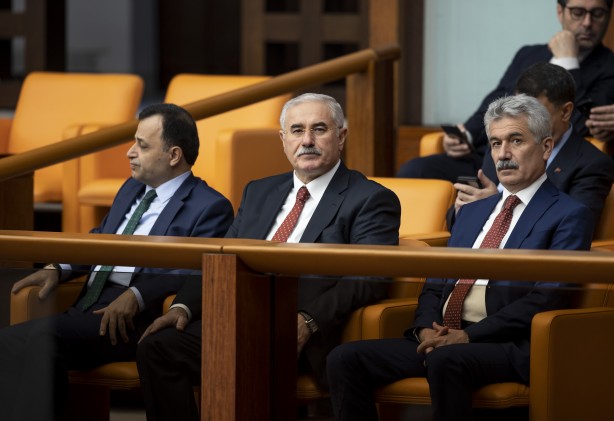 Foto - Meclis kürsüsüne son kez çıkan Binali Yıldırım'ın konuşması ayakta alkışlandı!