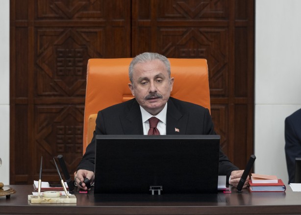 Foto - Meclis kürsüsüne son kez çıkan Binali Yıldırım'ın konuşması ayakta alkışlandı!