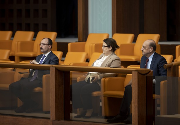 Foto - Meclis kürsüsüne son kez çıkan Binali Yıldırım'ın konuşması ayakta alkışlandı!