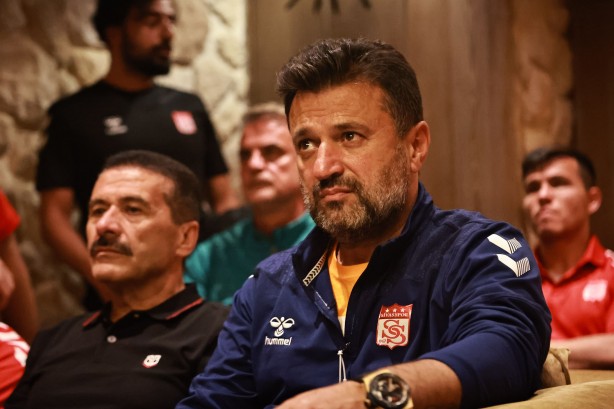 Foto - Mecnun Otyakmaz, futbolcular ve teknik heyetle vedalaştı