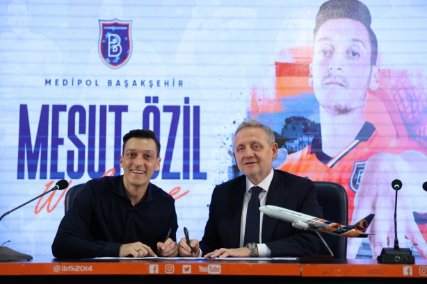 Medipol Başakşehir, Fenerbahçe ile yollarını ayıran Mesut Özil ile sözleşme imzaladı