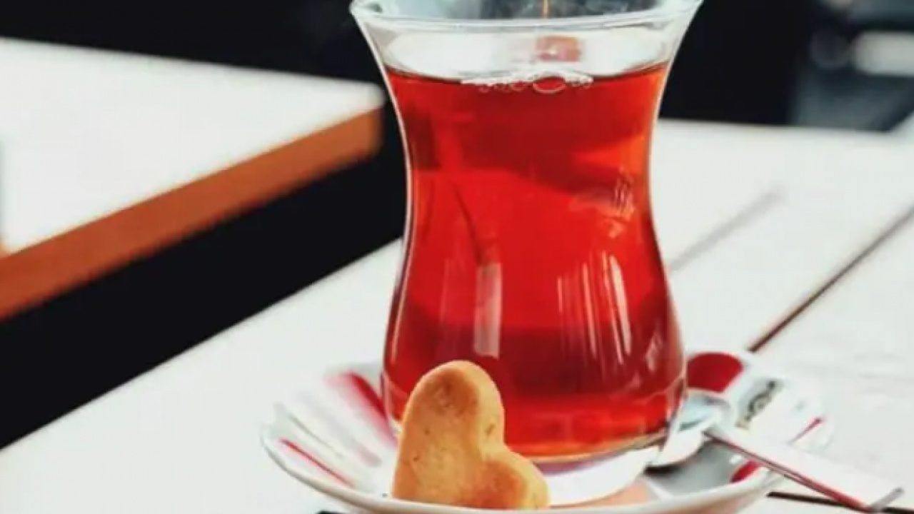 Foto - Meğer büyük hata yapıyormuşuz: Çayı böyle içenler dikkat!