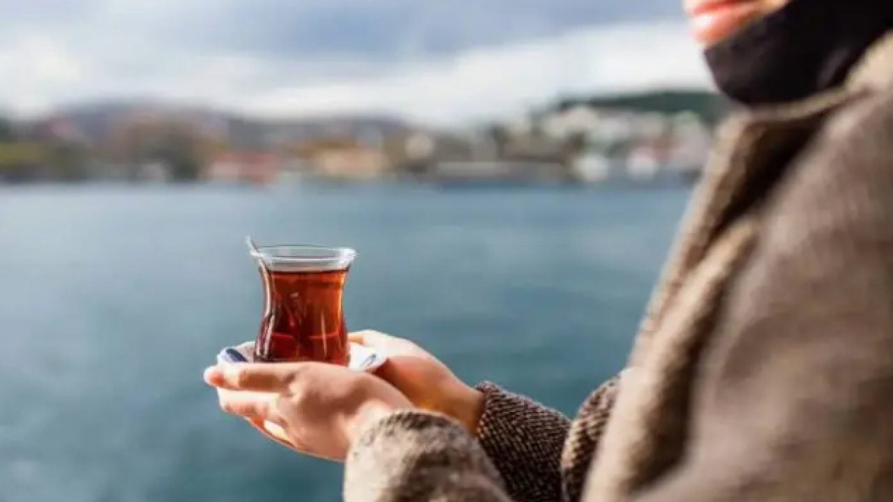 Foto - Meğer büyük hata yapıyormuşuz: Çayı böyle içenler dikkat!