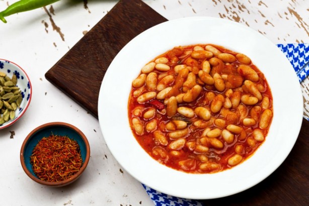 Meğer kuru fasulyeyi çok yanlış pişiriyormuşuz! Aşçıların sır gibi sakladığı o tarif ortaya çıktı! İşte iki yöntem 