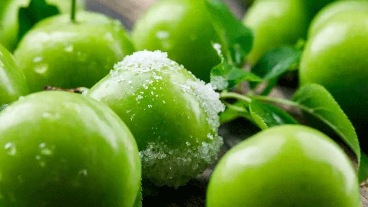 Foto - Meğer yıllardır yanlış biliyormuşuz: Eriği bu şekilde yiyenler dikkat!