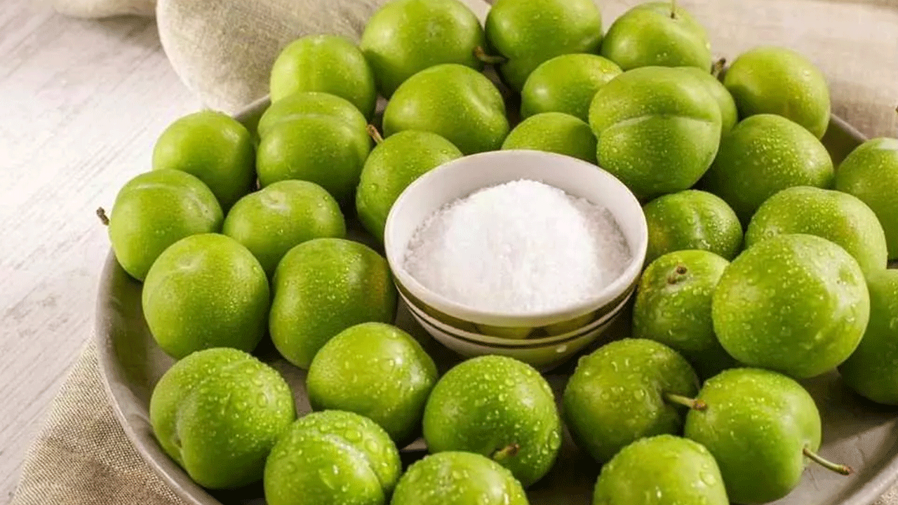 Foto - Meğer yıllardır yanlış biliyormuşuz: Eriği bu şekilde yiyenler dikkat!