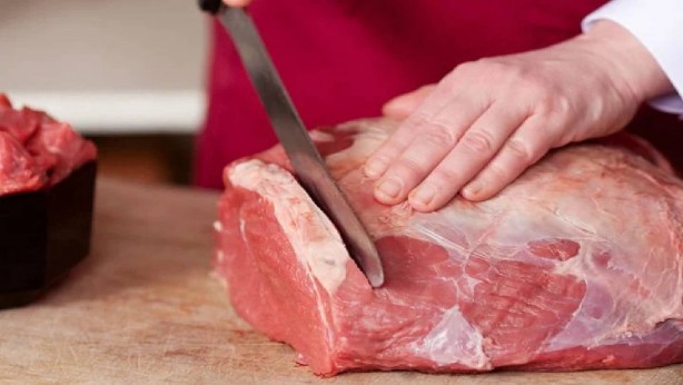 Meğerse herkes yanlış biliyormuş! Yapan bin pişman! Kurban etini sakın ha sakın böyle kesmeyin