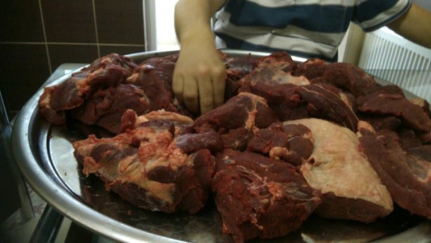 Foto - Meğerse herkes yanlış biliyormuş! Yapan bin pişman! Kurban etini sakın ha sakın böyle kesmeyin