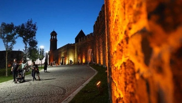 Foto - Mehmet Metiner'den partisine Ebru Yaşar'lı sitem: Bize yakışıyor mu bu?