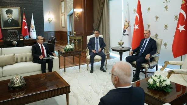 Foto - Mehmet Sevigen’den Namık Tan'a Mavi Vatan tepkisi! "Bunlar CHP'yi paravan olarak kullanıyorlar"