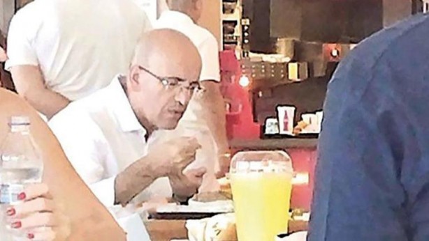 Foto - Mehmet Şimşek’in o hareketine Ahmet Hakan’dan 10 numara 5 yıldız! Ha bu da "ıstakozcu" AK Partililere ders olsun