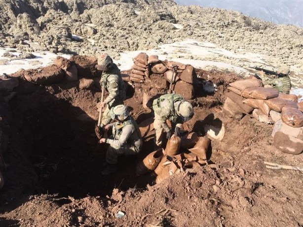 Foto - Mehmetçik 2 bin 400 rakımda üs kuruyor