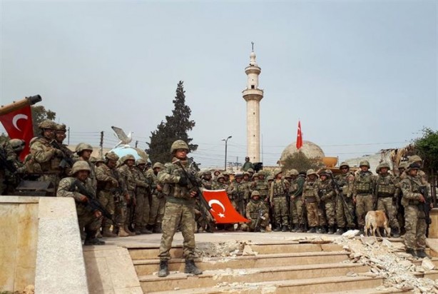 Mehmetçik Afrin'de hilal oluşturdu