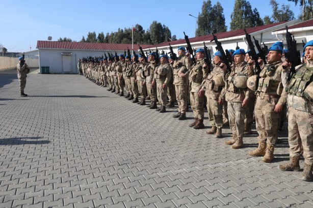 Foto - Mehmetçik deprem bölgesinde görevini tamamladı! Dualarla uğurlandılar