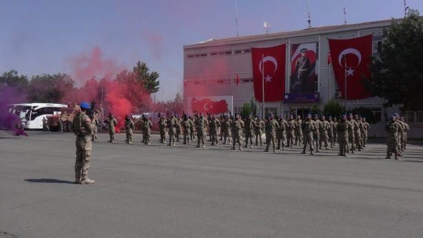 Mehmetçik dualarla sınır ötesine uğurlandı