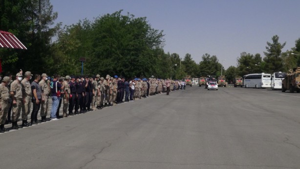 Foto - Mehmetçik dualarla sınır ötesine uğurlandı