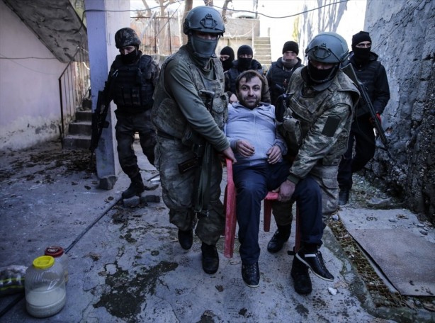 Foto - Mehmetçik duvara öyle bir ayet yazdı ki...