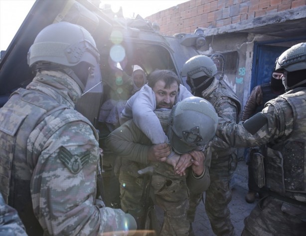 Foto - Mehmetçik duvara öyle bir ayet yazdı ki...