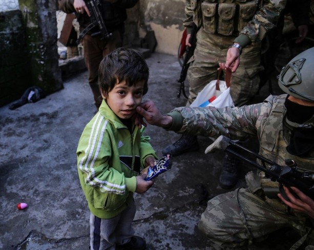 Foto - Mehmetçik duvara öyle bir ayet yazdı ki...