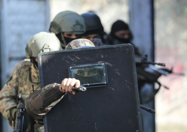 Foto - Mehmetçik duvara öyle bir ayet yazdı ki...