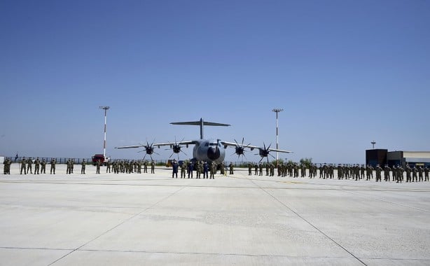 Mehmetçik, kardeş ülke Azerbaycan'da törenle karşılandı