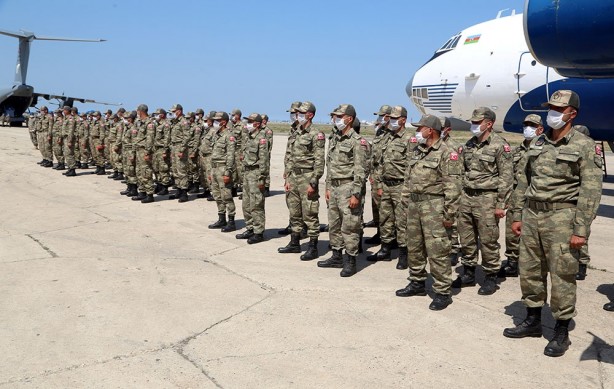 Foto - Mehmetçik, kardeş ülke Azerbaycan'da törenle karşılandı