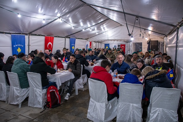 Foto - Mehmetçik Kosova'da iftar programı düzenledi