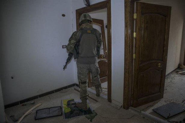 Foto - Mehmetçik terör örgütünün karargahını buldu
