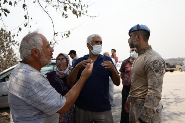 Foto - Mehmetçik yangınlarla mücadele ediyor 