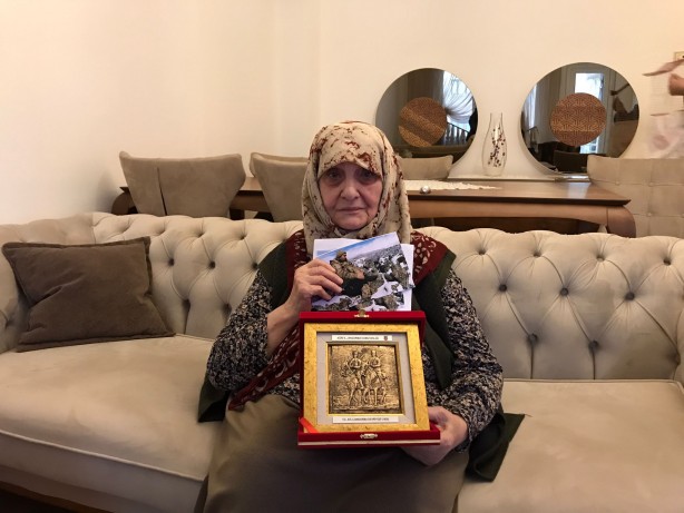 Foto - Mehmetçik'e çorap ören Melek teyzeye jandarmadan teşekkür