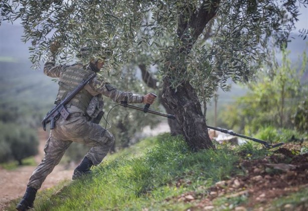 Mehmetçik'in Afrin'de "patlayıcı" mesaisi