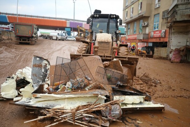 Mehmetçik Şanlıurfa'da yaraları sarıyor