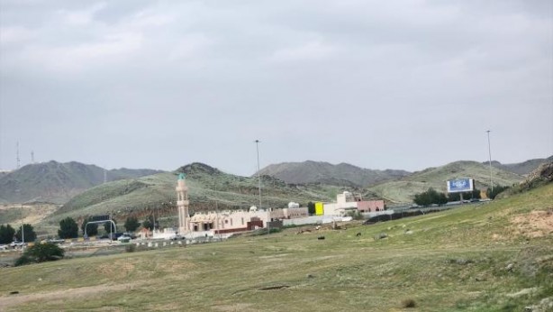 Foto - Mekke'deki dağların yeşile bürünmesi Kıyamet alameti mi? O hadis akıllara geldi... Bilim insanlarından şok açıklama