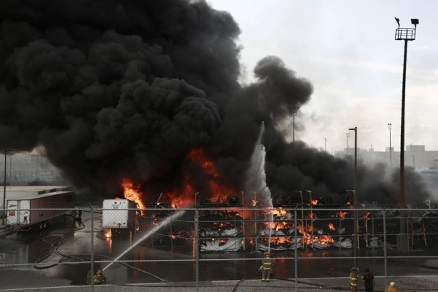 Foto - Meksika'da felaket! Otomobil fabrikası patladı